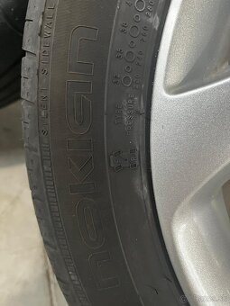 Ford Fiesta eleķtrony R15 - 9
