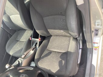 Toyota Auris 1,33 Vvt-i r.v.2010, 2x kolá - 9