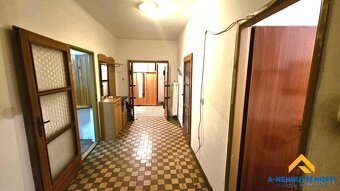 Dom s veľkým potenciálom – pokojná lokalita, veľký pozemok - 9