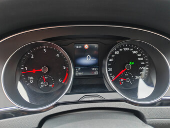 Volkswagen Passat Variant 2.0 TDI R-Line DSG - 9
