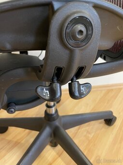 Herman Miller Aeron - veľkosť B - 9