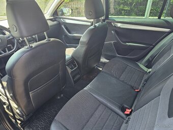 ŠKODA OCTAVIA COMBI III 2.0 TDI DSG ELEGANCE - 9
