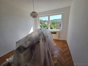 Predáme rodinný dom s pekným pozemkom v Kamenici nad Hronom. - 9
