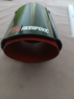 Predám koncovku na výfuku AKRAPOVIČ - 9