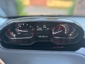 Peugeot 2008 1.2i VYBORNY STAV - 9