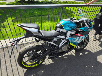 CF Moto 300-SR - 9