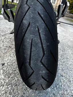 Suzuki GRS 600 - 9