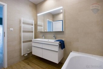 Nadčasový 4 izbový mezanín v centre mesta - 9