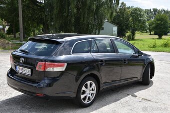 Toyota Avensis Combi - 9