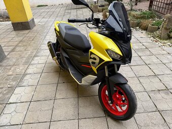 Aprilia sr gt 125 - 9