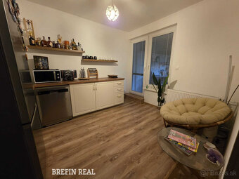 6. izbový, priestranný 232 m2 RD, s garážou a bazénom-komple - 9