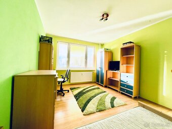 Na prenájom slnečný  3ibyt s balkónom a pekným výhľadom v BB - 9