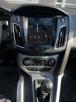FORD FOCUS SEDAN - 9