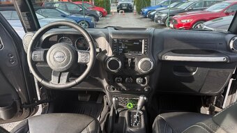 Jeep Wrangler 3.6L V6 VVT Rubicon A/T - 9