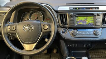 Rav4 2.2 d4d 110kw Premium koža Navi A/T XA40 - 9
