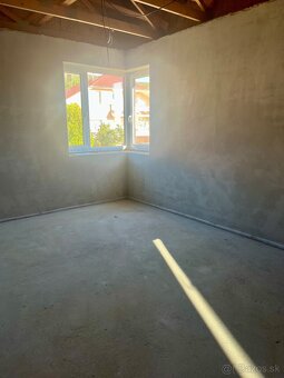 Moderný rodinný dom pod lesom Nitrianske Hrnčiarovce - 9