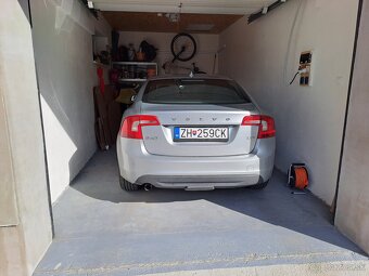 Predám Volvo s60 309000km nova sada zimnych  pneu - 9