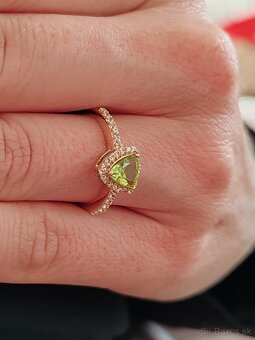 14k Zlatý prsteň s prírodným žltozeleným Peridotom a Zafírmi - 9