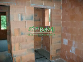 POSLEDÝ rodinný dom. NOVOSTAVBA rodinný dom Malý Lapáš (1038 - 9