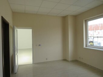 Skladové priestory v oplotenom areáli s vrátnikom - 9