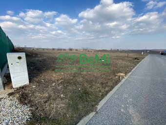 Pozemok Párovské Háje 3 272 m2 ,na výstavbu RD ,všetky IS ID - 9