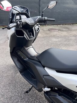YAMAHA NMAX 125 - 9