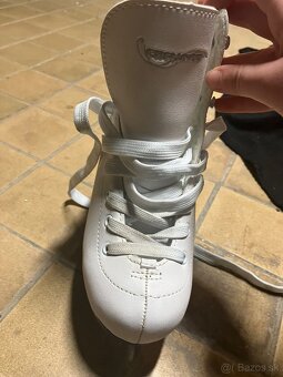 Ponúkam na predaj korčule na ľad - 9