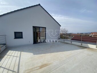 Moderný a priestraný 4-izbový dom (114 m2) na pozemku... - 9