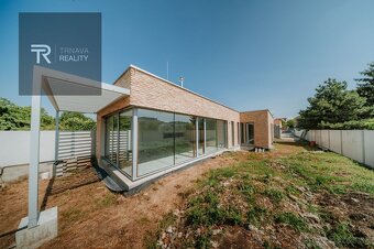 MODRANKA LUXUSNÁ NOVOSTAVBA RODINNÉHO DOMU V TICHEJ ČASTI - 9