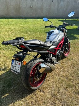 Suzuki SV 650 - 9