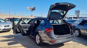 Škoda Octavia Combi 2,0 TDi Ambition + 85KW M6 Virtual Cocpi - 9