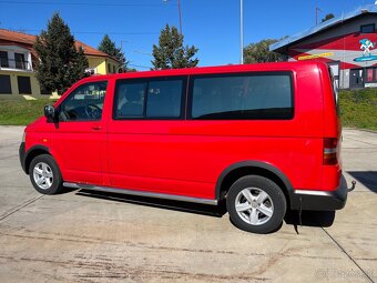 VW Transporter T5 2.5 TDI 96kw 394 000 km 2004 9 miest - 9