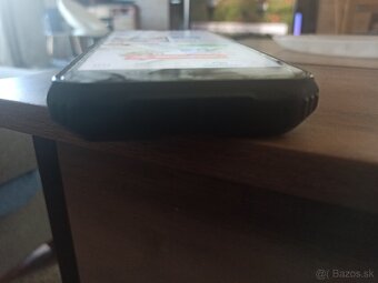 Odolný telefon - 9