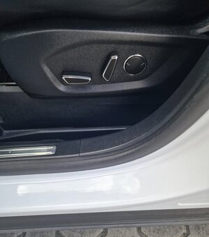 Ford Galaxy 2.0TDCi Duratorq 180 Titanum X A/T6 132Kw 7miest - 9