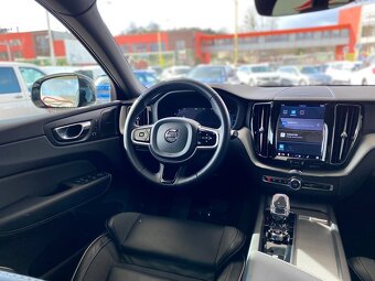 Volvo XC60 B4 145kW AWD Geartronic Plus Dark - 9