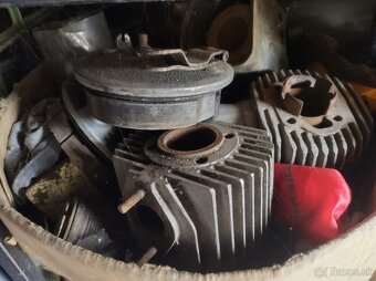 Jawa - CZ motor blok valec hlava puklica kolesá nádrž - 9