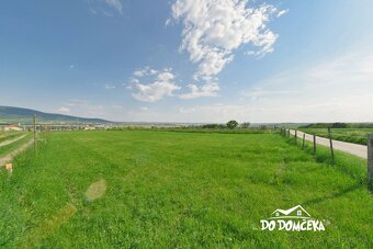 DO DOMČEKA | Atraktívny pozemok s pekným výhľadom v obci Top - 9