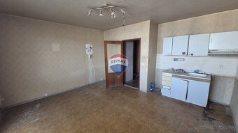 Garsónka 30 m2 v centre Brezová pod Bradlom - 9