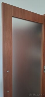 Komoda, vitrína, konferenčný stolík - 9