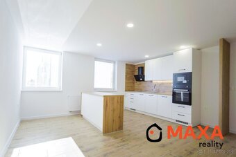 Predaj veľkometrážny 3- izbový byt, Prievidza - 9