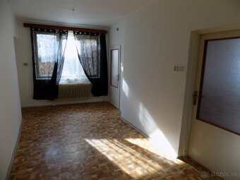 Na predaj starší dom v N. Zámkoch -pozemok 807 m2. - 9