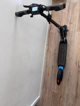 Elektrická kolobežka Micro Merlin X4 Black - 9