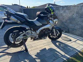 Suzuki GSR 600 - 9