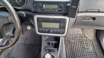 Škoda Roomster Scout 1.9tdi - 9