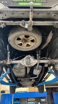 Na predaj Navara automat 2,5 diesel - 9