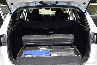 Hyundai i30 kombi, 1,6 benzín, 104 800 km, 2013 - 9