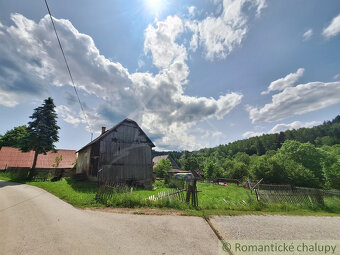Stavebný pozemok so zvyškami starého domu, na okraji Svrči - 9