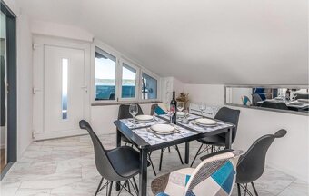 Chorvátsko dom s tromi apartmánmi 50 metrov od mora. - 9