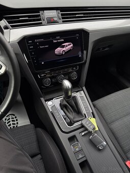 VW PASSAT B8 2.0TDi DSG 140kW MATRIX/ŤAŽNÉ/VIRTUAL/KAMERA - 9