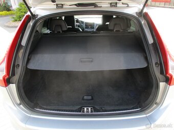 VOLVO XC60 2,4D4 Summum AWD Auto Pano Xen 2014 - 9